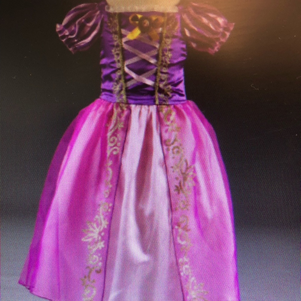 New with tag Rapunzel dressPerfect for Halloween!
